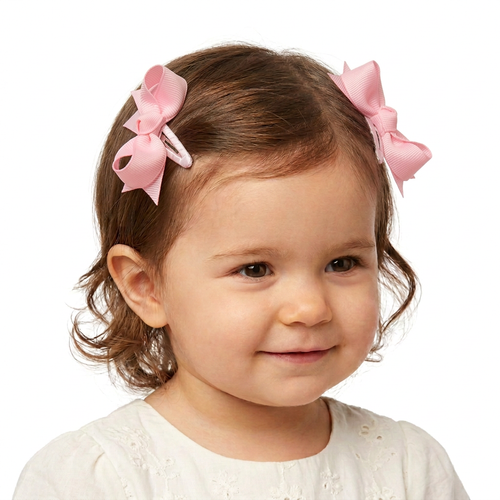 Niña usando el par de cucas rosa modelo 2335
