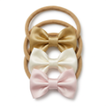 Tiaras R SA3352 juntas y superpuestas, bandas camel y moños de satín oro, marfil y rosa sobre blanco